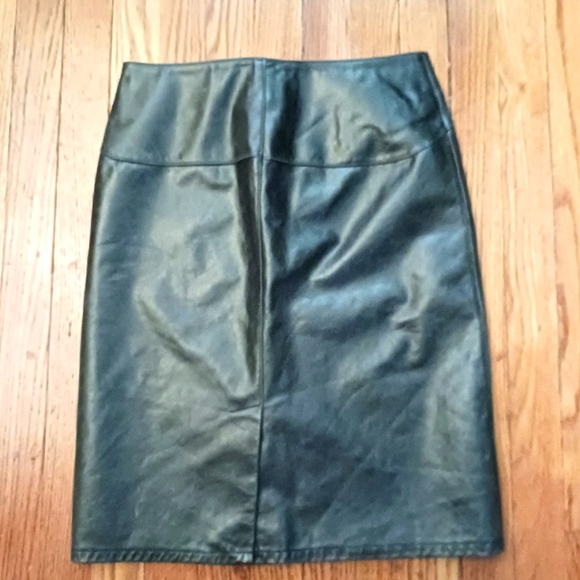 Gap leather skirt size 1 color black - Picture 2 of 3